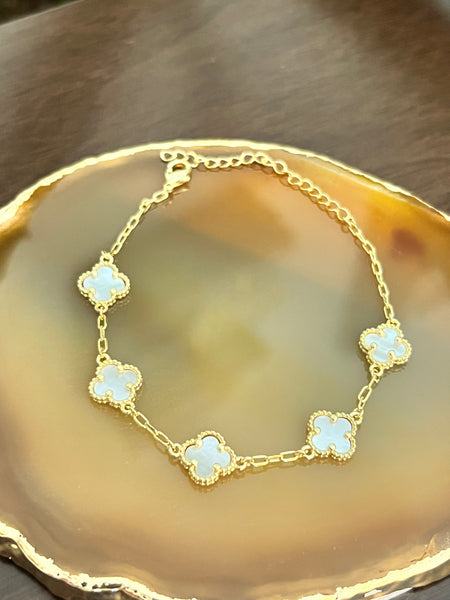 Clover charm bracelet (3 colors)