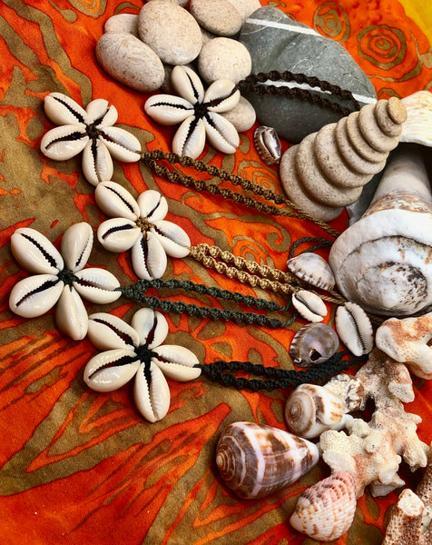 Crowrie shell flower necklace