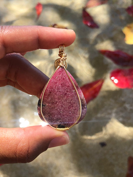 Rhodonite pendant with chain