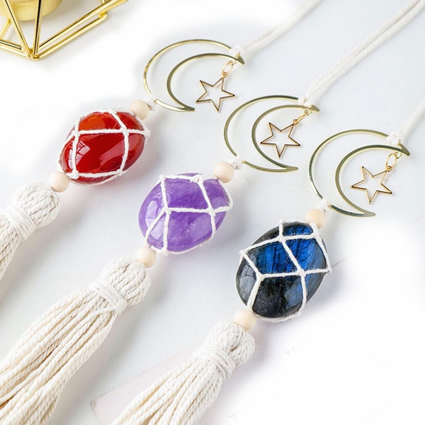Macrame hanger with crystal rumples