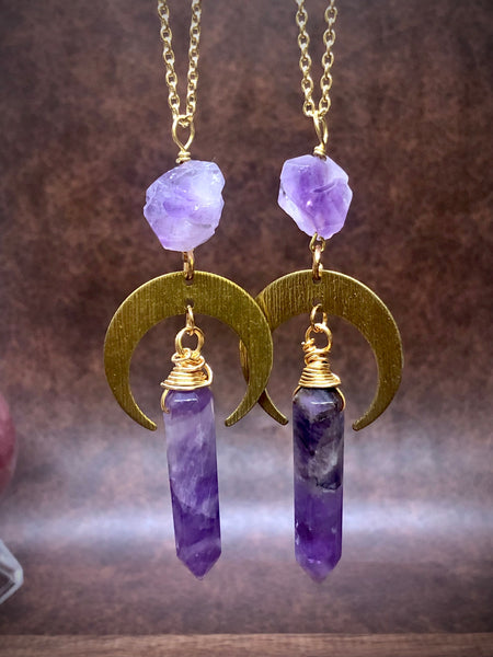 Crescent moon pendant necklace