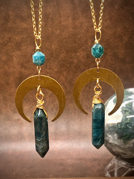 Crescent moon pendant necklace