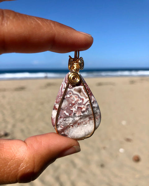 Crazy lace agate pendant with chain
