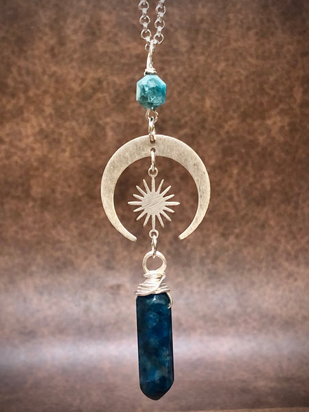 Crescent moon pendant necklace