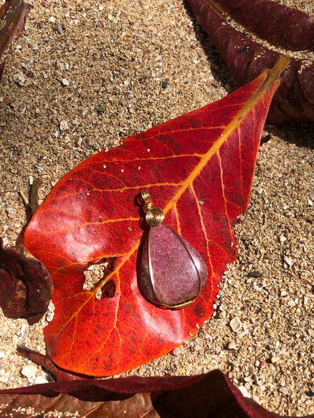 Rhodonite pendant with chain