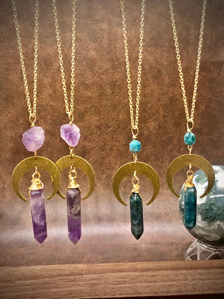 Crescent moon pendant necklace