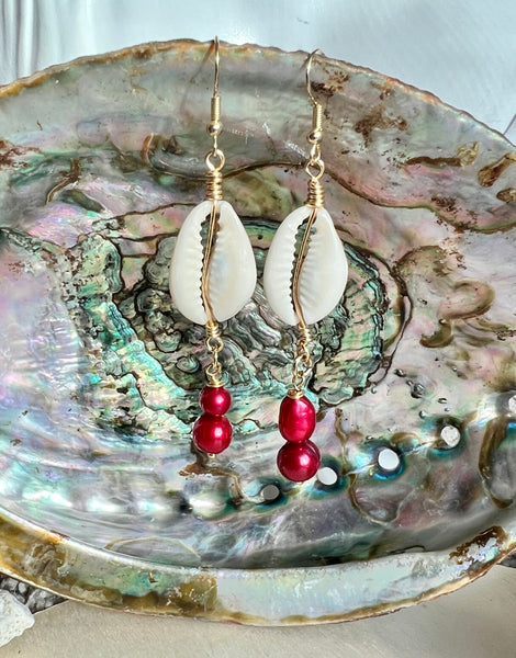 Red pearls and cowrie shells earrings