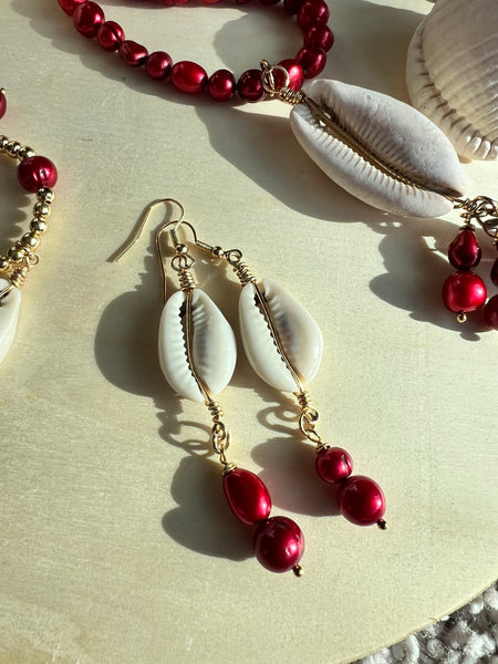 Red pearls and cowrie shells earrings