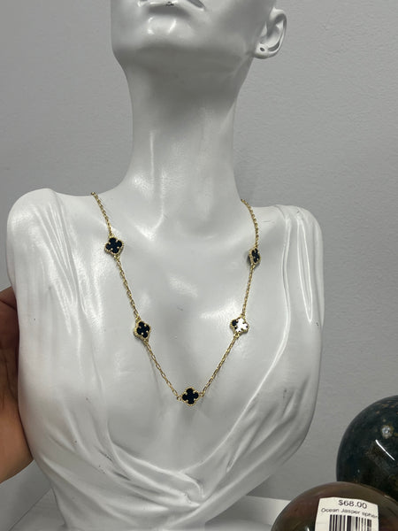 Black small clover necklace