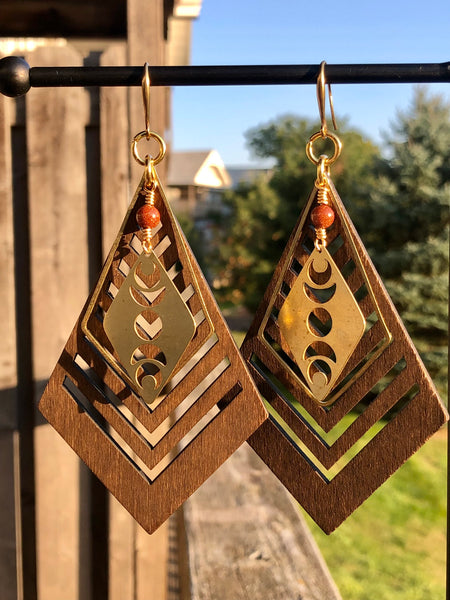 Moon phase wooden earrings & sandstone