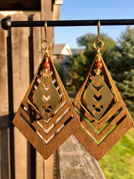 Moon phase wooden earrings & sandstone