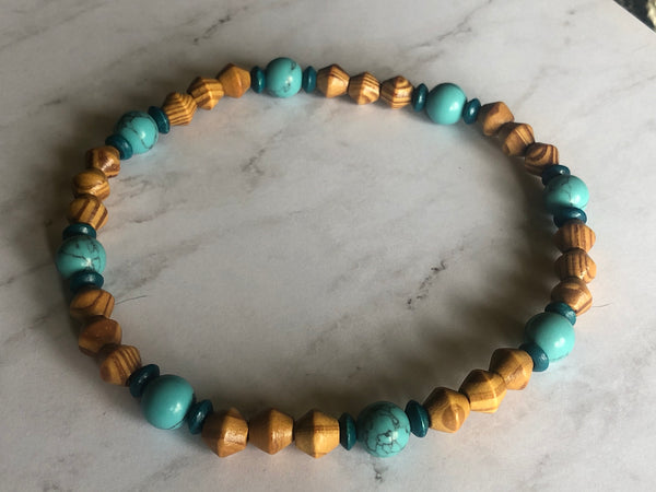 Necklace with wooden and plastic turquoise beads for pets